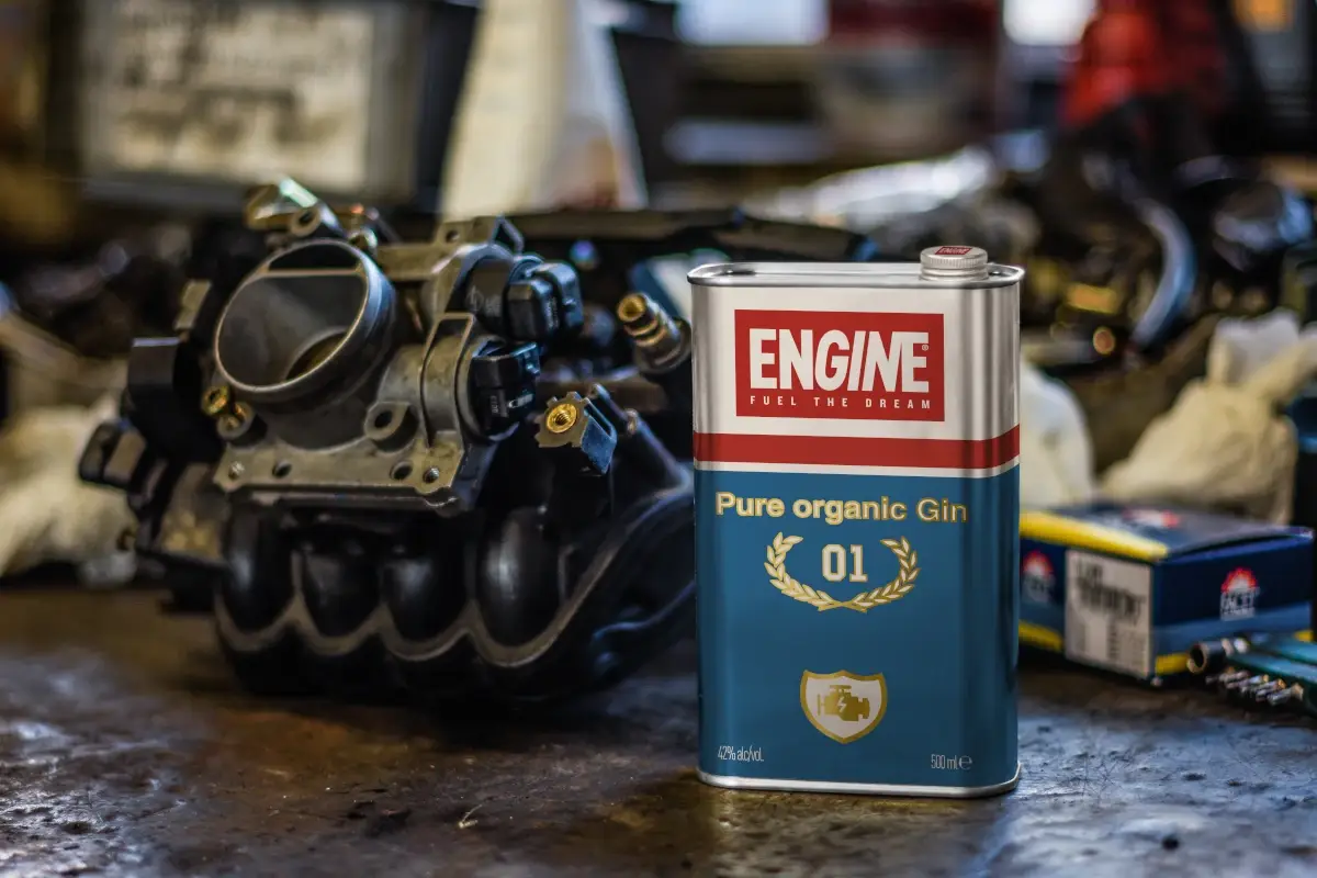 Engine Garage, un mix perfetto di auto, moto, musica e gin di qualit&agrave;