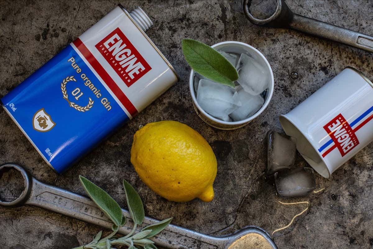 Engine Garage, un mix perfetto di auto, moto, musica e gin di qualit&agrave;