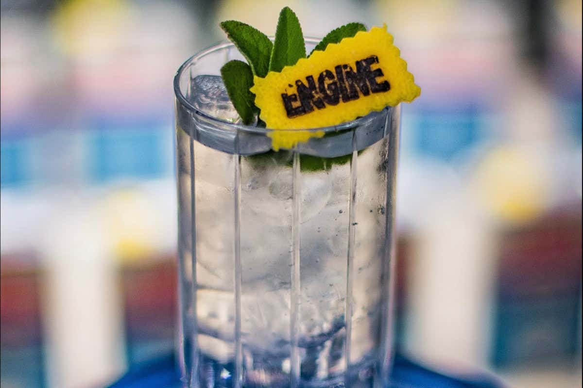 Engine Garage, un mix perfetto di auto, moto, musica e gin di qualit&agrave;