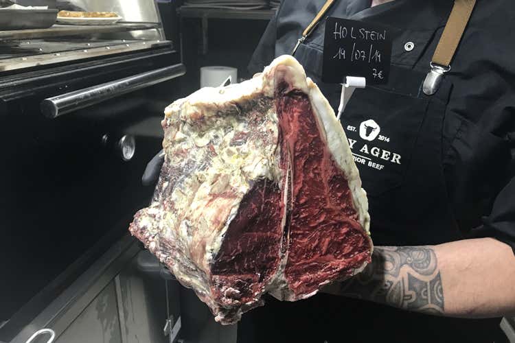 Frollatura e forno a brace sono i punti di forza del ristorante (Da Eno Cocus, in Valle d'Itria tutti i sapori del forno a brace)