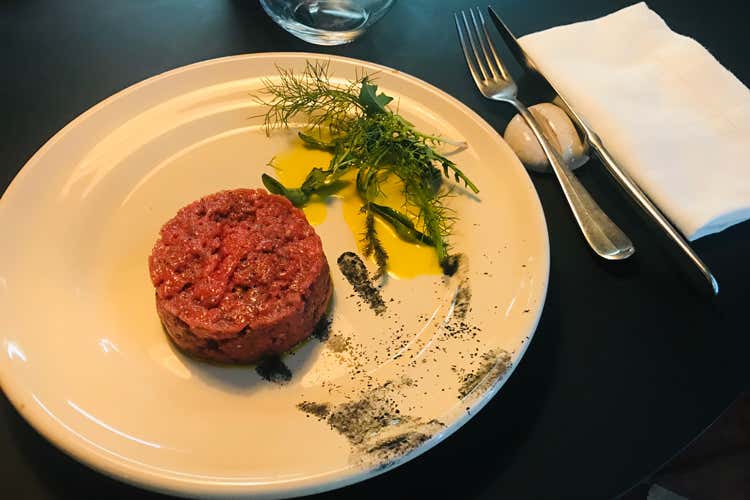 Battuta al coltello (Da Eno Cocus, in Valle d'Itria tutti i sapori del forno a brace)