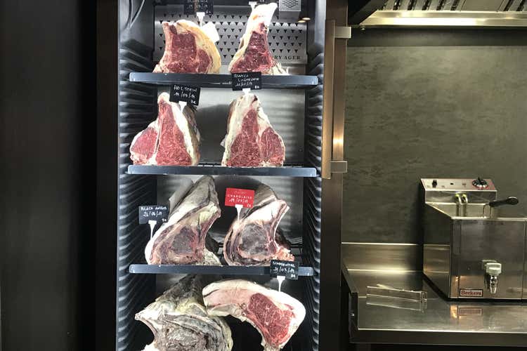 Carne in frollatura (La frollatura lunga di Eno CocusTutti i sapori del forno a brace)