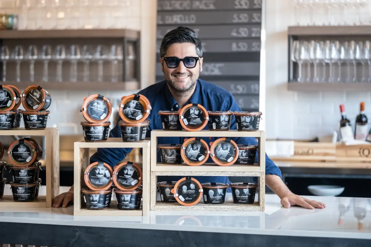 Riccardo Tin Eno&egrave;, dall'aperitivo alla cena con un nuovo modo di sedersi a tavola