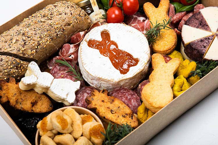 Box pasquale Enoteca La Torre Pasqua in rosso e gourmet a Roma tra ricette d&rsquo;autore e&nbsp; delivery