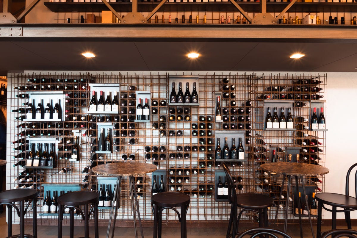 Il bar à vin ed enoteca Millésime 1990 è un angolo di Francia a Milano 