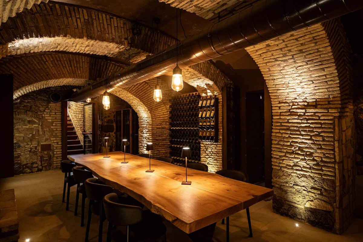 Sotto le fettuccine, il vino: apre l'enoteca di Alfredo alla Scrofa a Roma