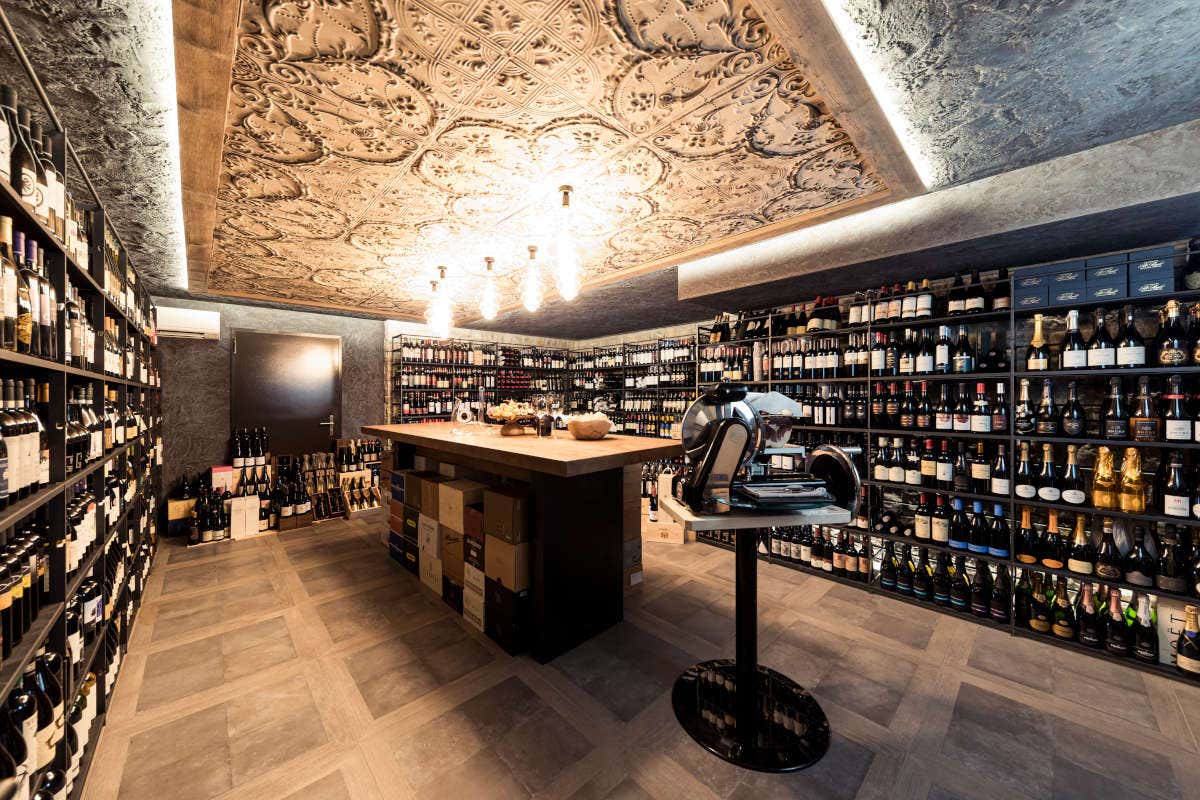 L'Enoteca del Quellenhof Luxury Resort di Lazise (Vr) Alessandro Tonolli è il nuovo sommelier del Quellenhof Luxury Resort Lazise