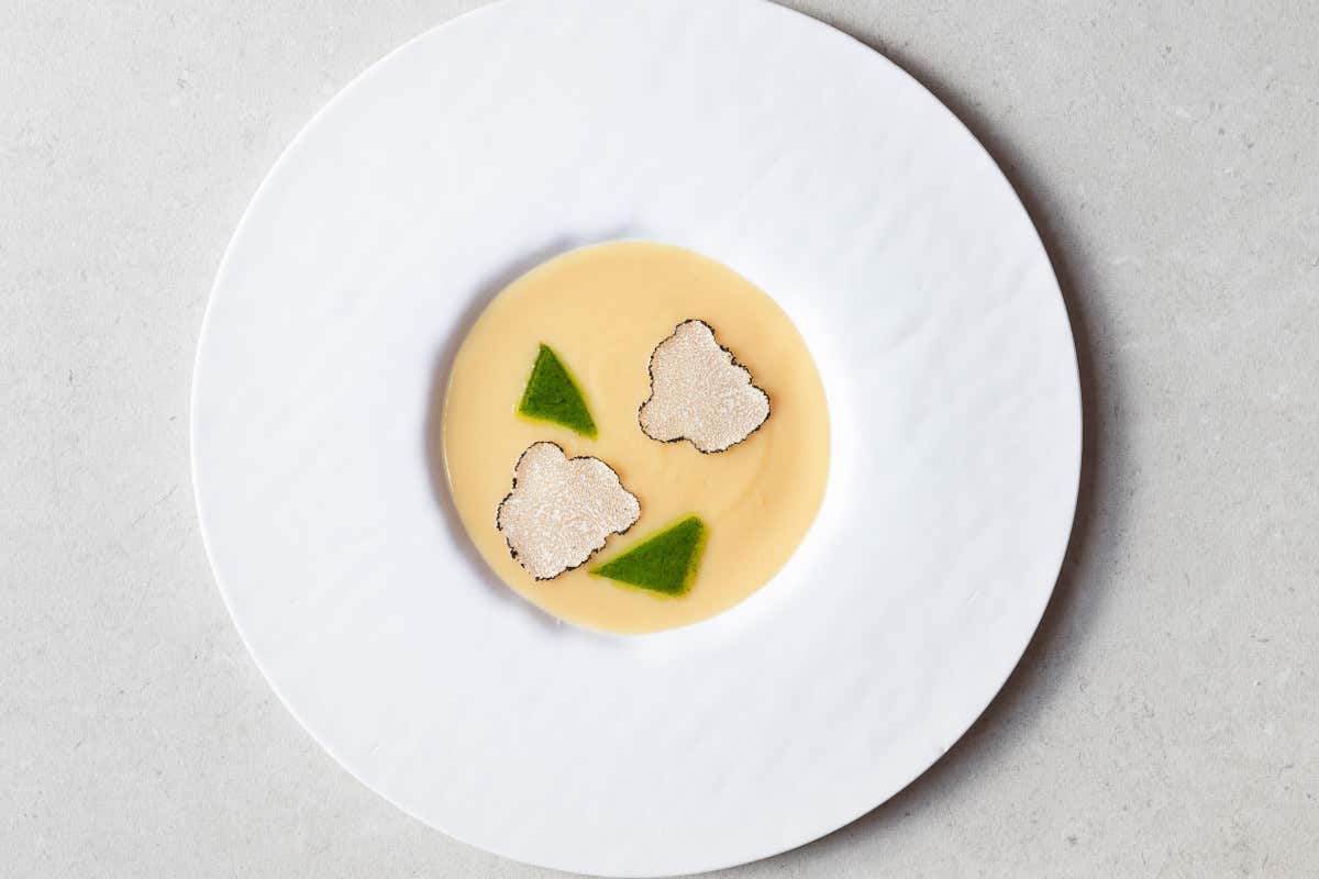 Crema di patate, lapsang souchong Nelle Langhe, ma senza frontiere: Piazza Duomo di Enrico Crippa