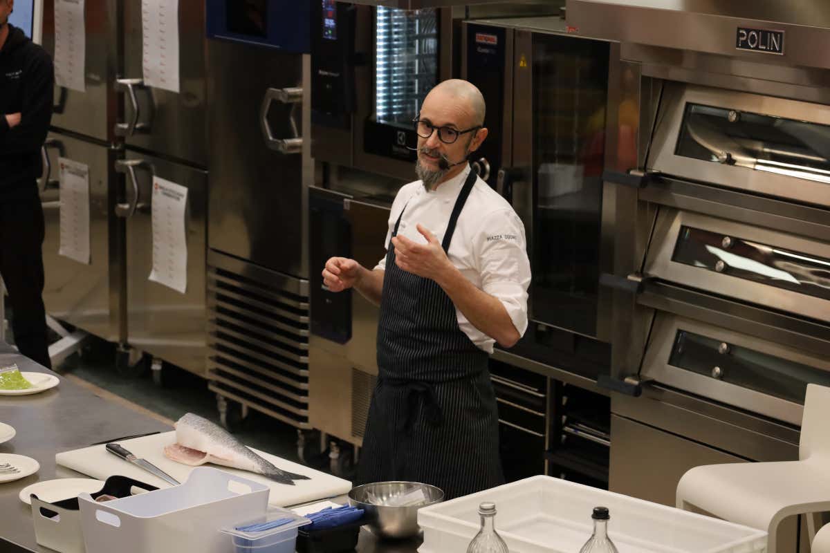 Enrico Crippa, chef tre stelle Michelin a Piazza Duomo ad Alba (Cn) durante la lezione tenuta a Cast Alimenti