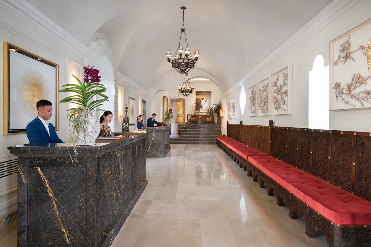 Entrata San Domenico Palace, mecca dell’ospitalità e della alta cucina mediterranea