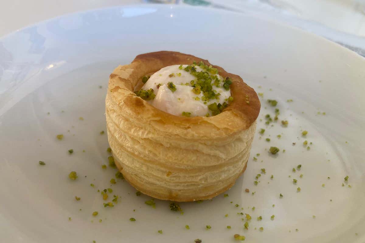 Vaul au vent di spigola al pistacchio