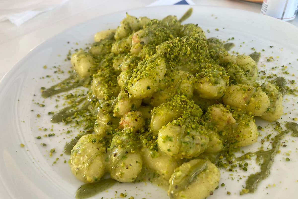 Gnocchi di patate con pistacchio e gamberi