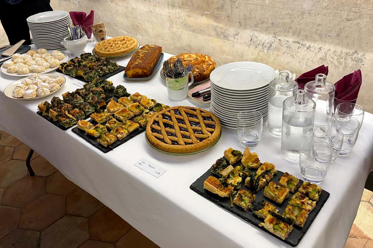 Quando il tè diventò femminile: la rivoluzione partita dalle corti europee