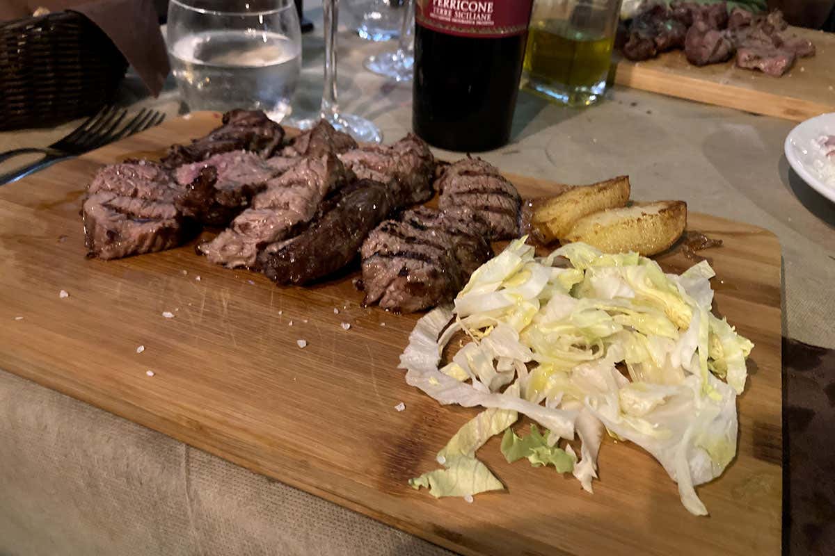 Carne alla brace: ecco dove mangiare angus, scottona e picanha a Catania Carne alla brace: ecco dove mangiare angus, scottona e picanha a Catania
