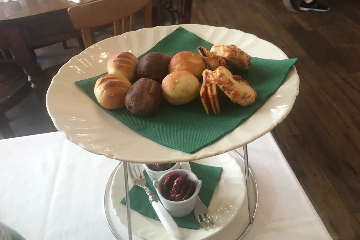 Merletti, conserve e sapori antichi: le atmosfere della putìa rivivono in un ristorante