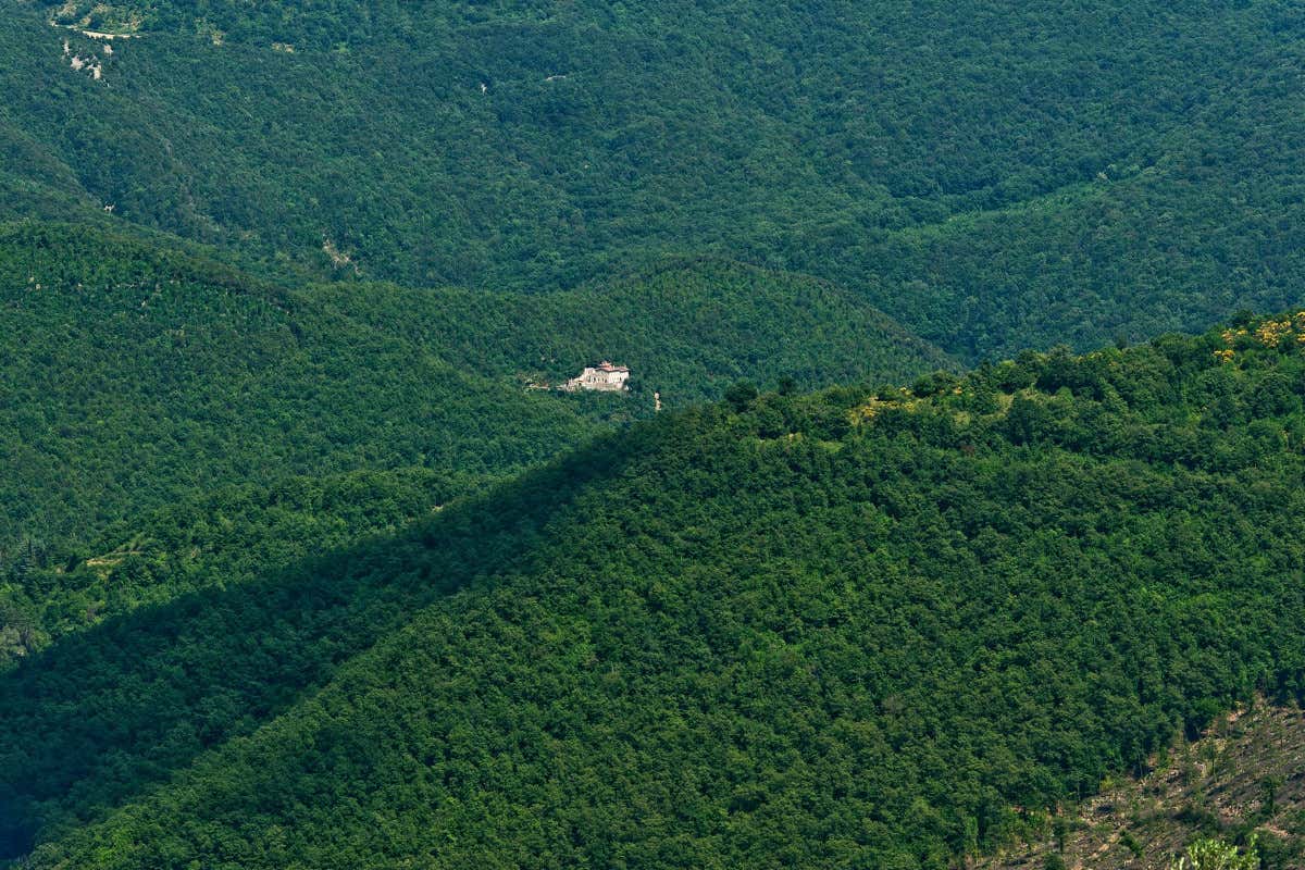 Eremito circondato dalla natura dell'Umbria  Per chi a San Valentino preferisce la solitudine: 5 luoghi lontani dal mondo