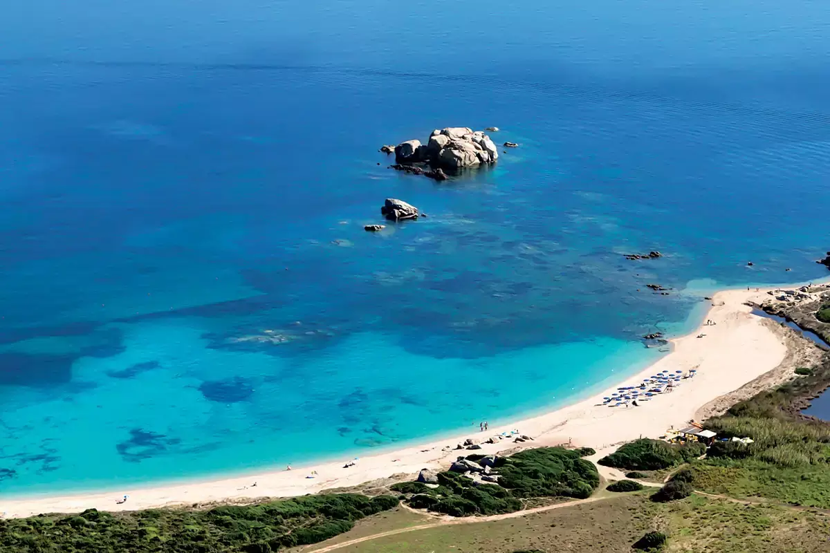 Valle dell'Erica: la spiaggia Licciola Delphina Hotels