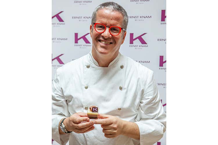 (Ernst Knam lancia il Tris Day per celebrare la mousse ai tre cioccolati)