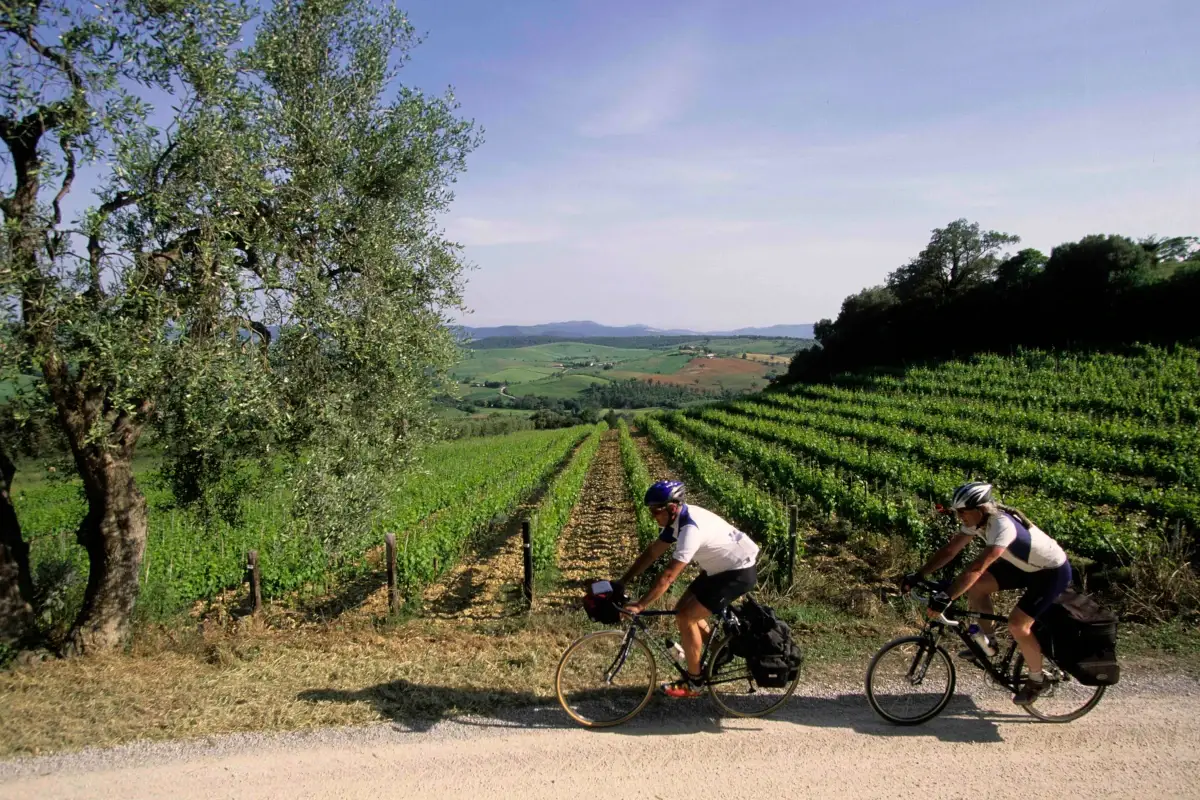 Cicloturismo in Toscana (Enrico Caracciolo) Vetrina Toscana, con L'Eroica un viaggio &ldquo;lento&rdquo; per assaporare il territorio