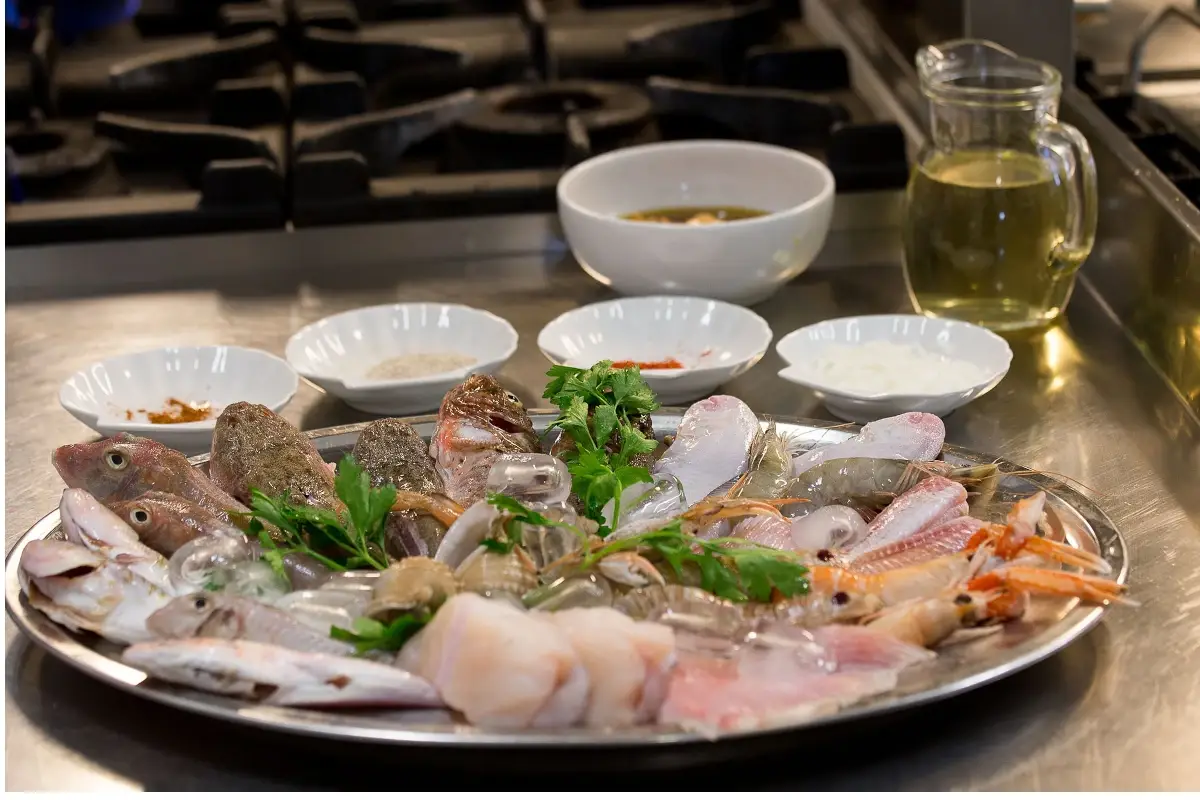 Gli ingredienti per il tradizionale Brodetto portorecanatese Il gusto del mare d'inverno a Porto Recanati