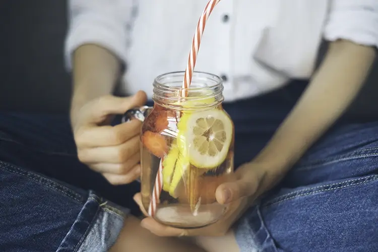 Come prevenire la disidratazione estiva Occhio alla disidratazione! I ''cocktail'' per bimbi e anziani