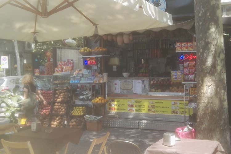 L'estate napoletana nei chioschi Luogo di ritrovo per una pausa gustosa L'estate napoletana nei chioschi Luogo di ritrovo per una pausa gustosa