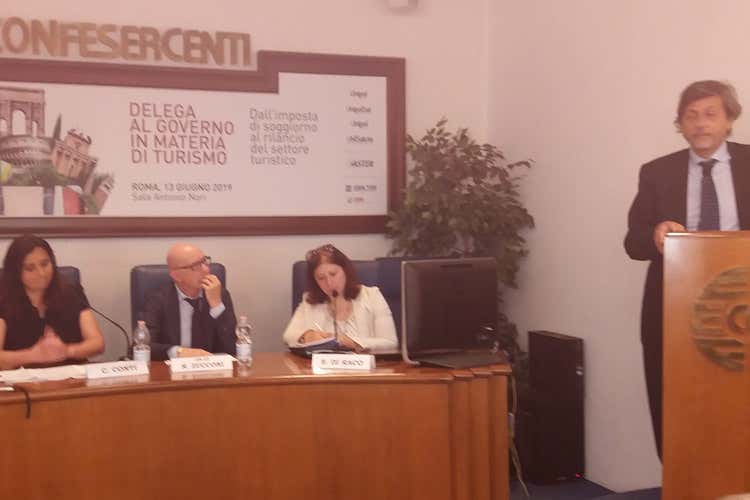 Un momento del convegno di oggi a Roma (Estate, prenotazioni in calo: -0,9% &Egrave; la prima volta dopo 5 anni)