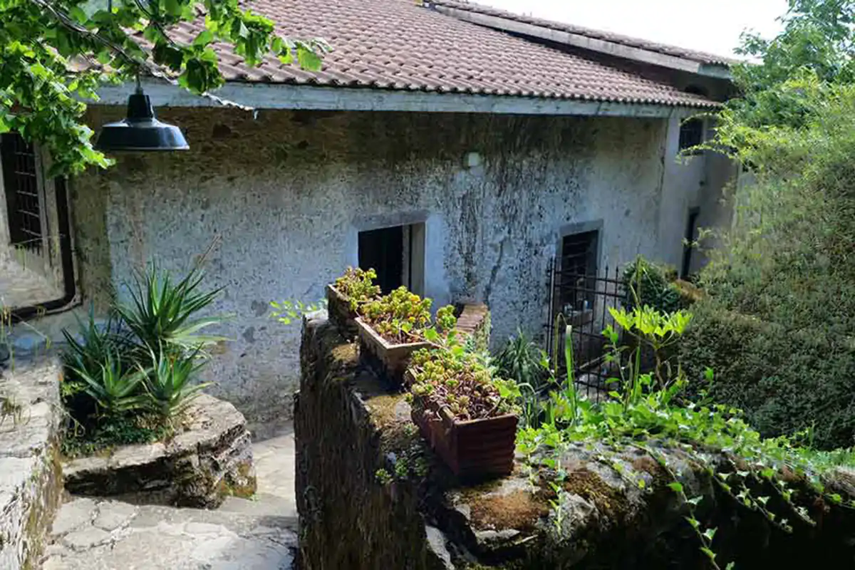 IL casale &egrave; immerso nel territorio di Casano di Ortonovo, Luni (Sp) Casale Amati: storia, quiete, accoglienza