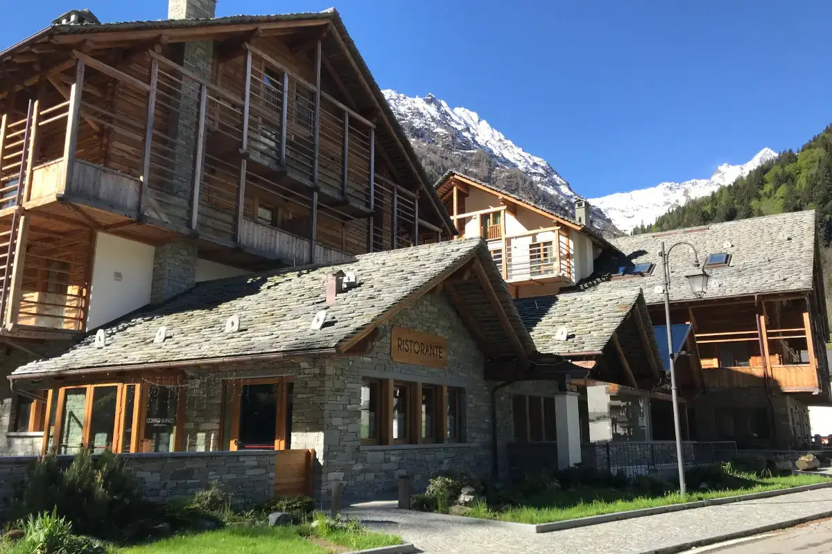 L'esterno del locale Ristorante Corno Bianco, la degustazione &egrave; multisensoriale