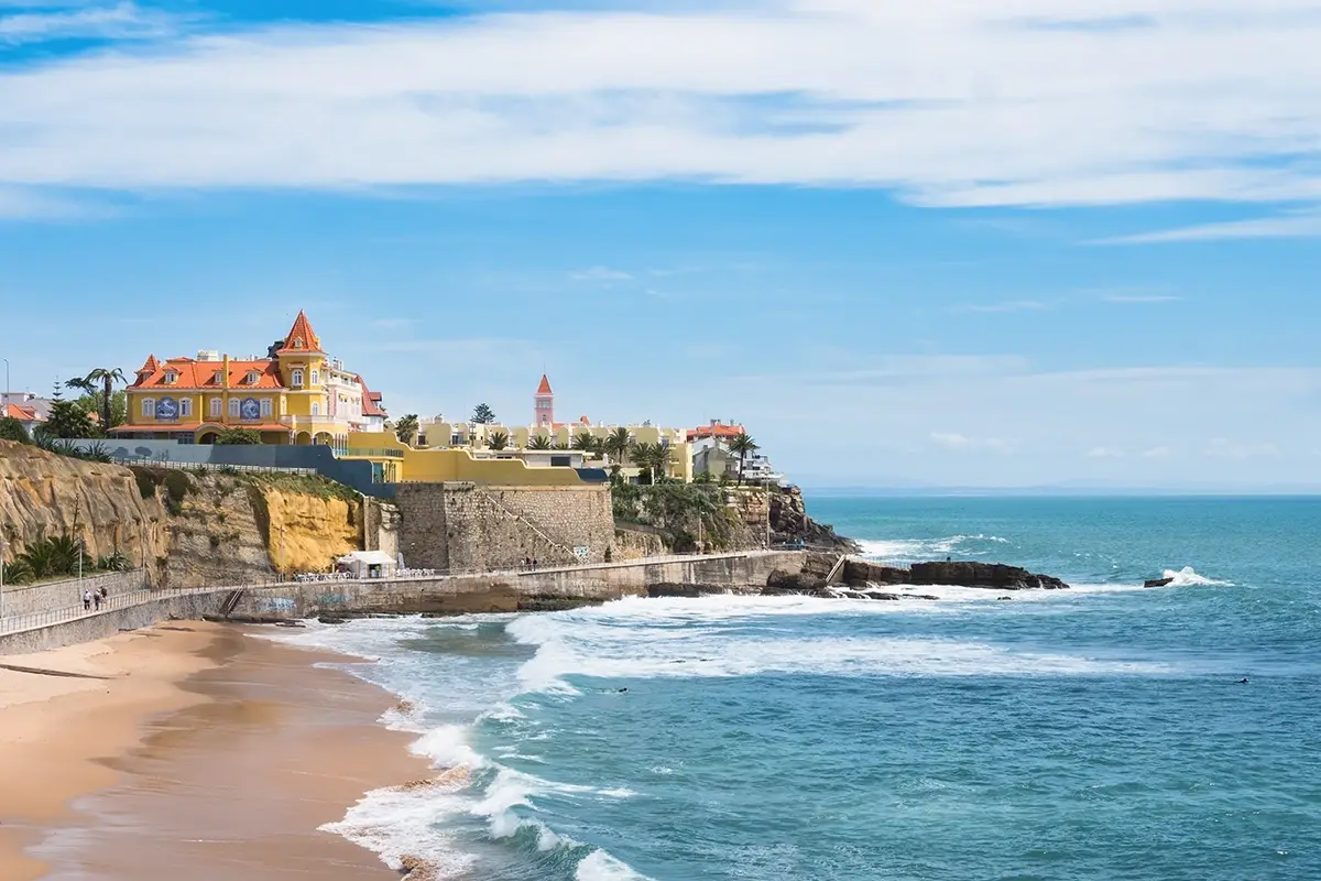 La costa di Estoril Perché scegliere tra museo o mare? A Lisbona si può fare tutto!