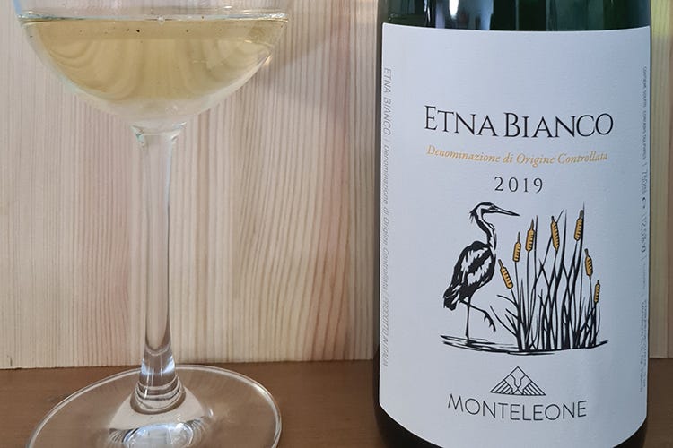 Ripartiamo dal vino Etna Bianco Doc 2019 Monteleone