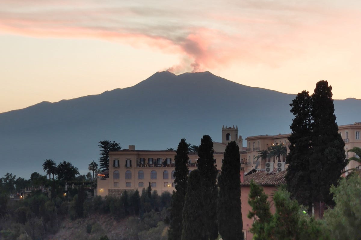 L'Etna visto da Taormina  I cinque motivi del successo di Taormina Gourmet