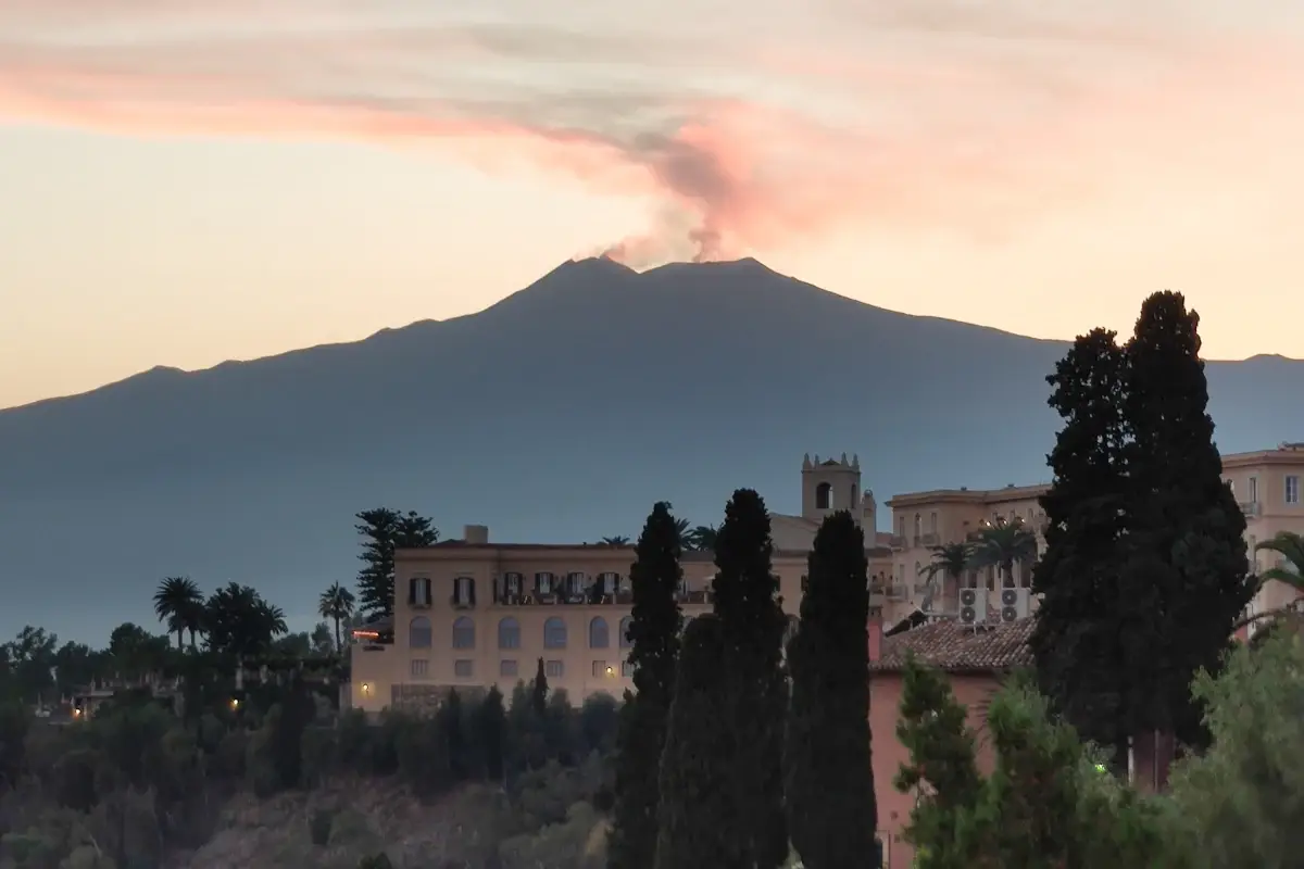 L'Etna visto da Taormina&nbsp; I cinque motivi del successo di Taormina Gourmet