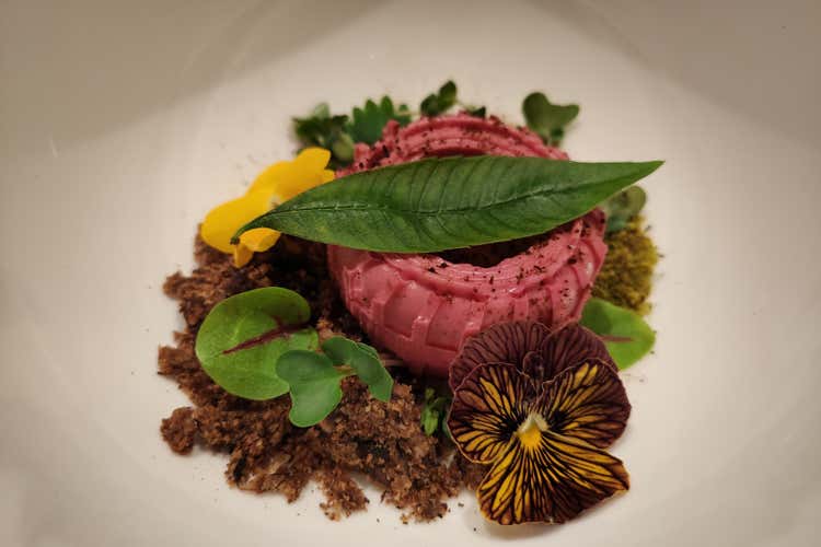 Il piatto iconico &ldquo;Eat my Dust&rdquo; (Eugenio Boer, il cuocoche fa la spesa col pick-up)