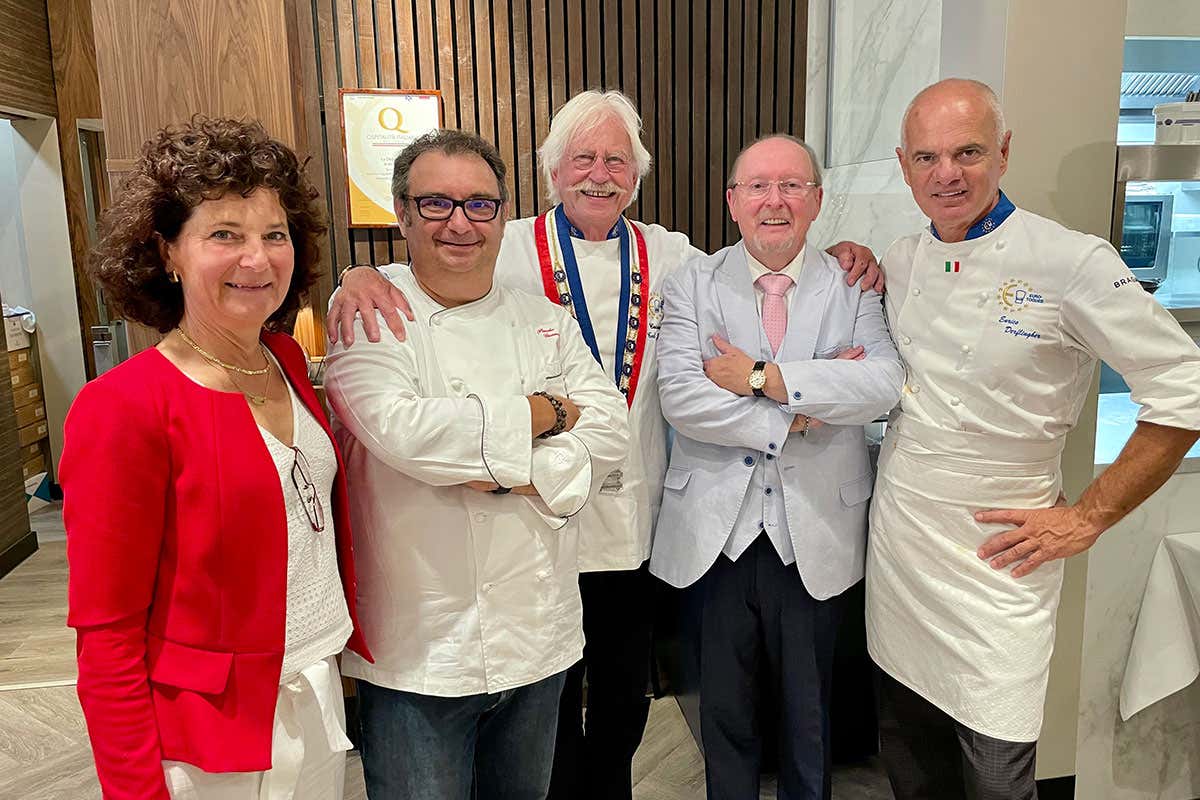Paola Cordone, Paolo Gramaglia, Ted Janssen, Jean Castadot, Enrico Derflingher La cucina italiana piace agli olandesi: successo per l&rsquo;evento firmato Euro-Toques