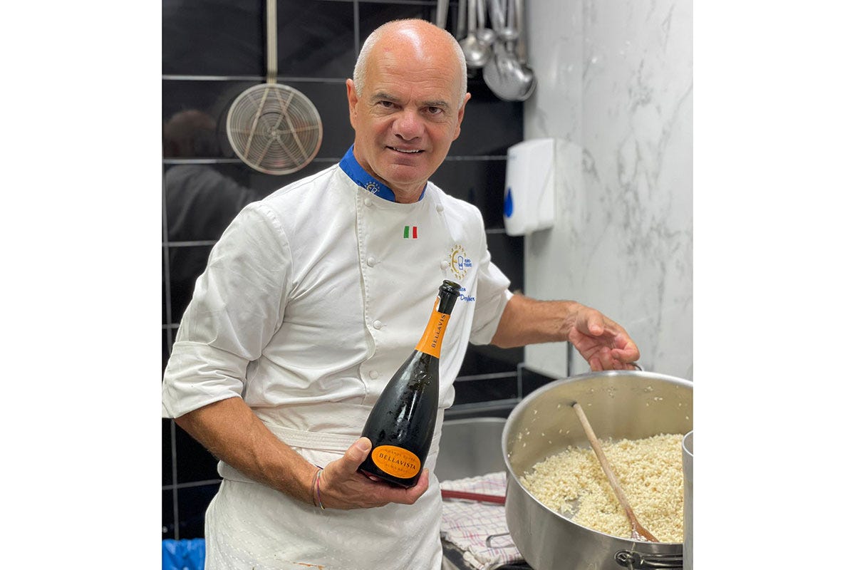 Enrico Derflingher con le bollicine Bellavista La cucina italiana piace agli olandesi: successo per l’evento firmato Euro-Toques