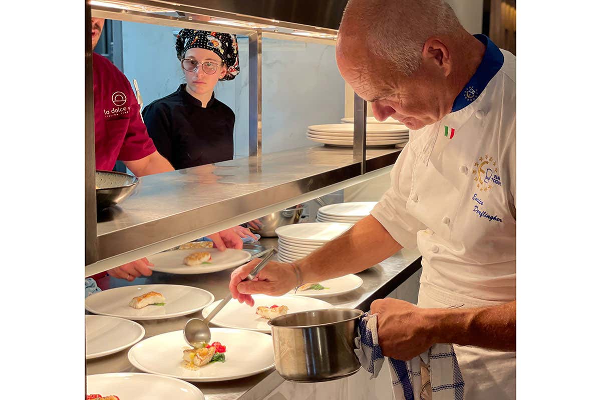 Enrico Derflingher in cucina La cucina italiana piace agli olandesi: successo per l’evento firmato Euro-Toques