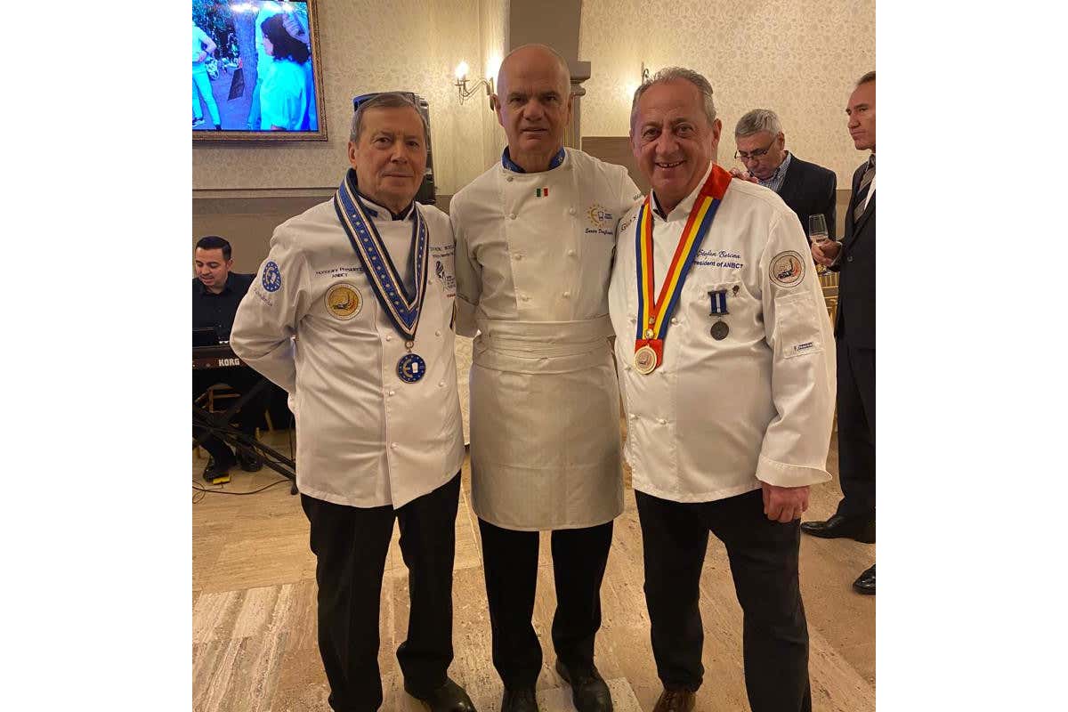 Derflingher con Dimitru Burtea e Stefan Bercea  I cuochi di Euro-Toques Italia in Romania per far del bene