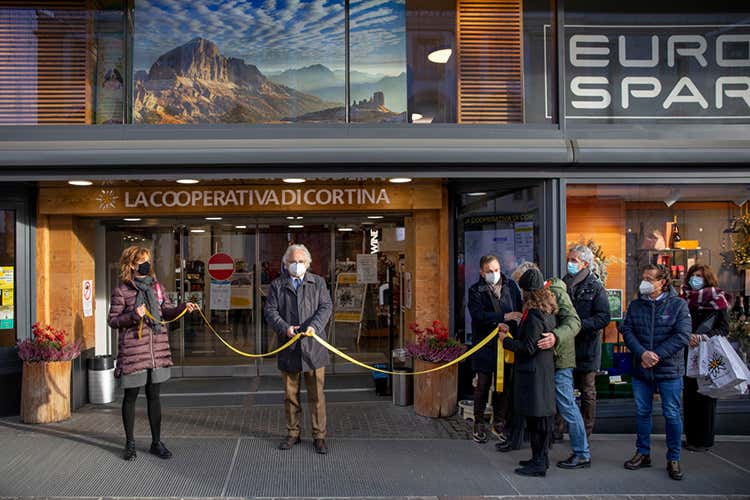 Eurospar apre in centro a Cortina Nei locali della storica Cooperativa Eurospar apre in centro a Cortina Nei locali della storica Cooperativa