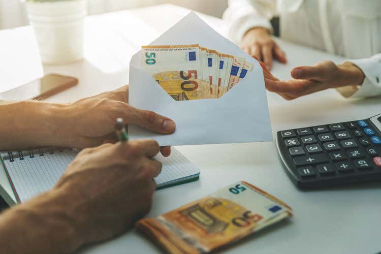 L'ex ministro Bersani è tornato alla carica contro la presunta evasione fiscale dei ristoratori - Evasione oppure ossessione? Adesso ai ristoranti serve aiuto