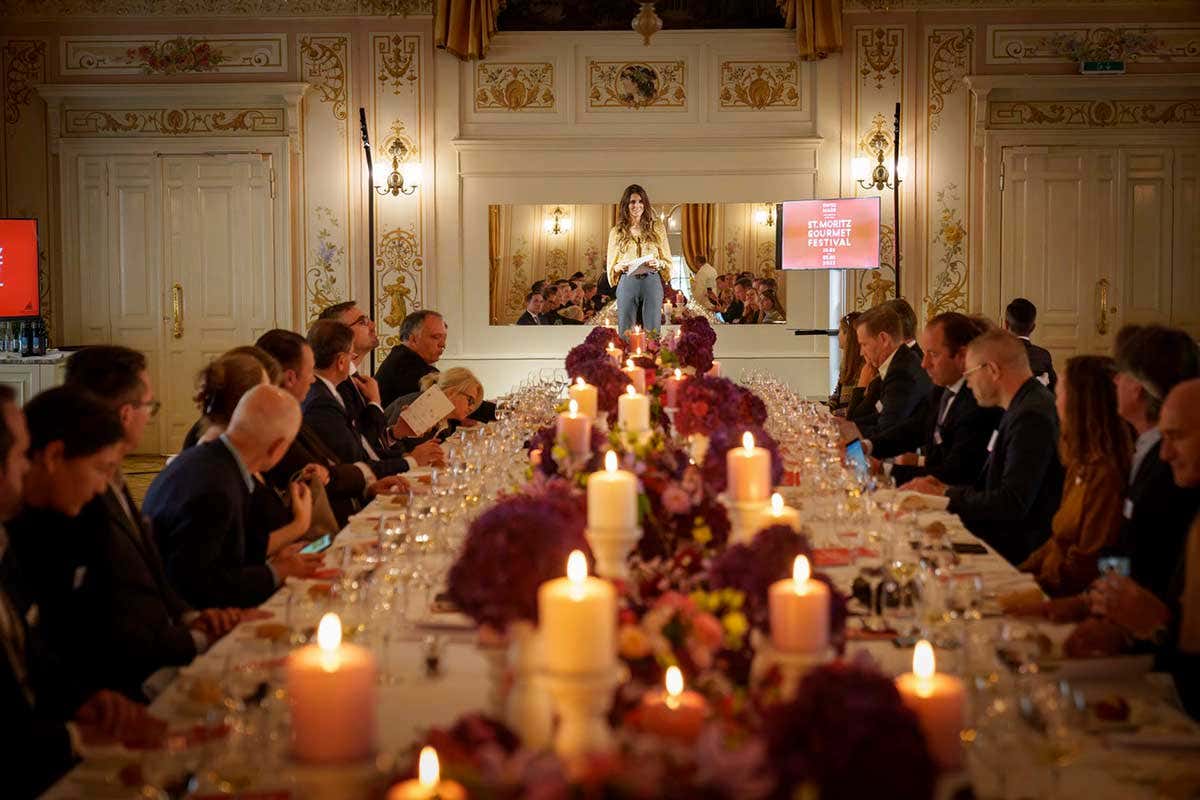 La cena di gala con cui è stato presentato l'appuntamento 2022 (Fonte: Facebook) St. Moritz Gourmet Festival, 10 chef stellati svizzeri esaltano la cucina locale La cena di gala con cui è stato presentato l'appuntamento 2022 (Fonte: Facebook) St. Moritz Gourmet Festival, 10 chef stellati svizzeri esaltano la cucina locale