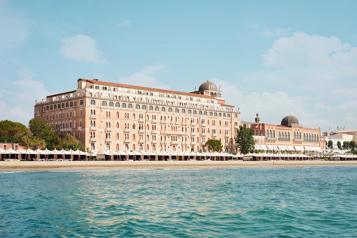 Arte, gastronomia e ospitalità: la nuova stagione dell'Excelsior Venice Lido 