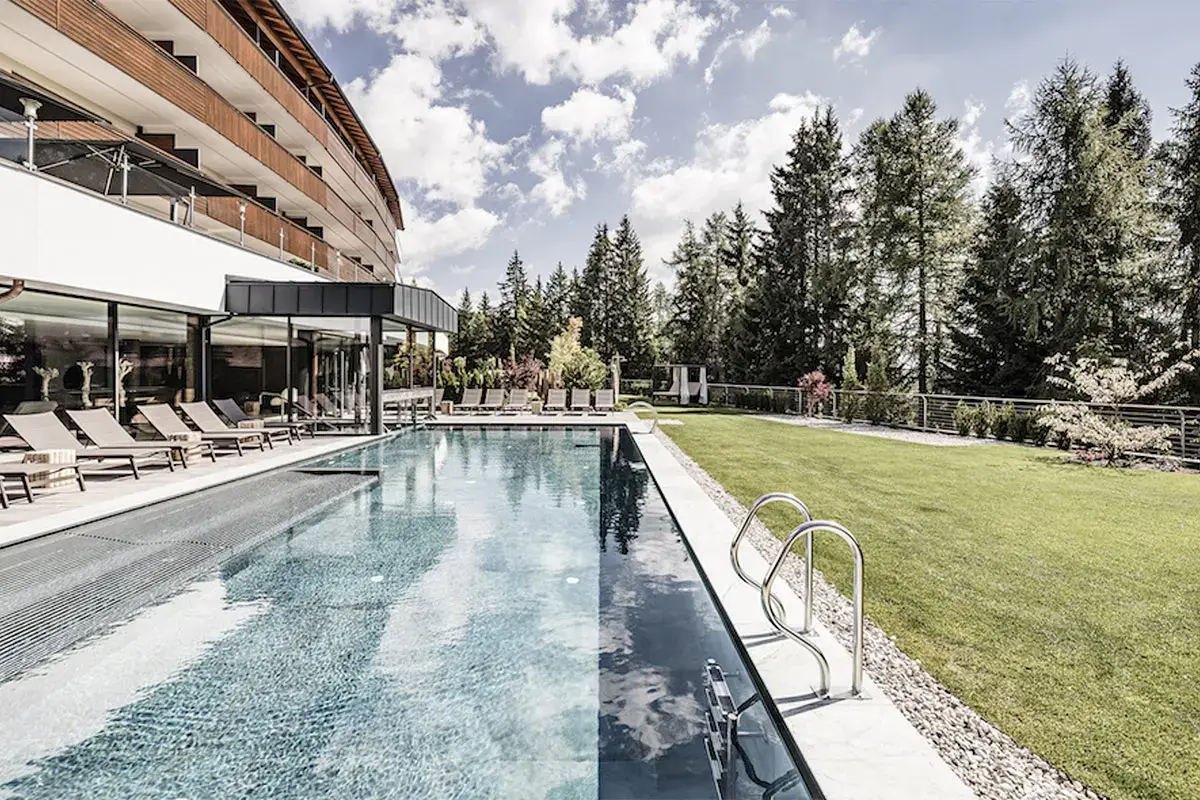 L'esterno dello Josef Mountain Resort L&rsquo;energia del bosco entra nella Spa La formula Josef Mountain Resort