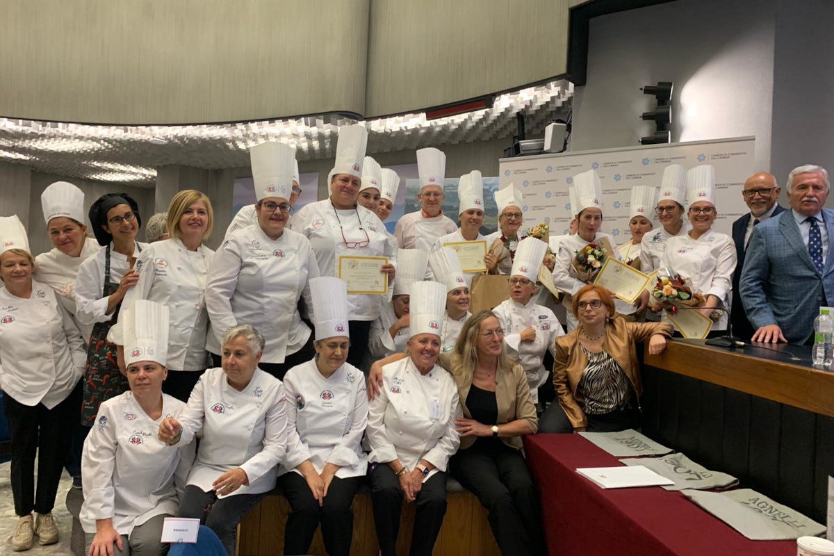 Vincitrici e giuria di Extra Cuoca  Donne in cucina e olio d'oliva: ecco le vincitrici di Extra cuoca 2022
