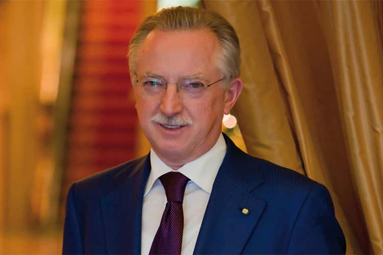 Ezio Indiani (Prima colazione in hotel Da punto dolente a carta vincente)