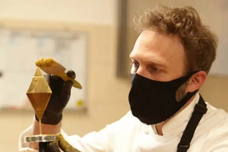 Fabio Longhin Uova di cioccolato? S&igrave; ma di design Ecco l&rsquo;interpretazione di Longhin