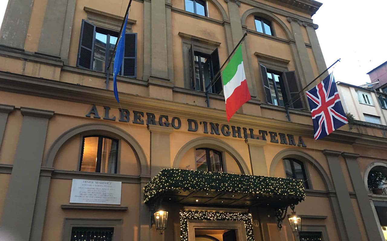 Fu edificato alla metà del XVI secolo Hotel d'Inghiterra: eleganza e suggestioni di una dimora d'altri tempi