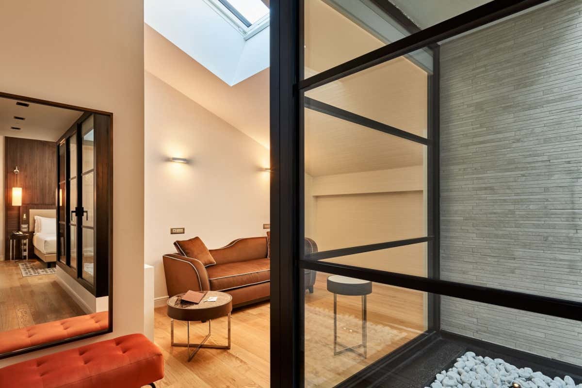 Camere d’hotel luminose anche agli ultimi piani? Con le finestre da tetto si può Camere d’hotel luminose anche agli ultimi piani? Con le finestre da tetto si può