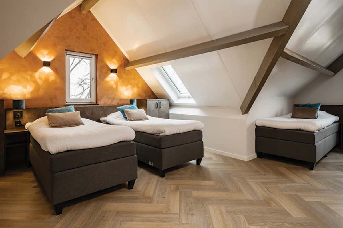 Camere d’hotel luminose anche agli ultimi piani? Con le finestre da tetto si può Camere d’hotel luminose anche agli ultimi piani? Con le finestre da tetto si può