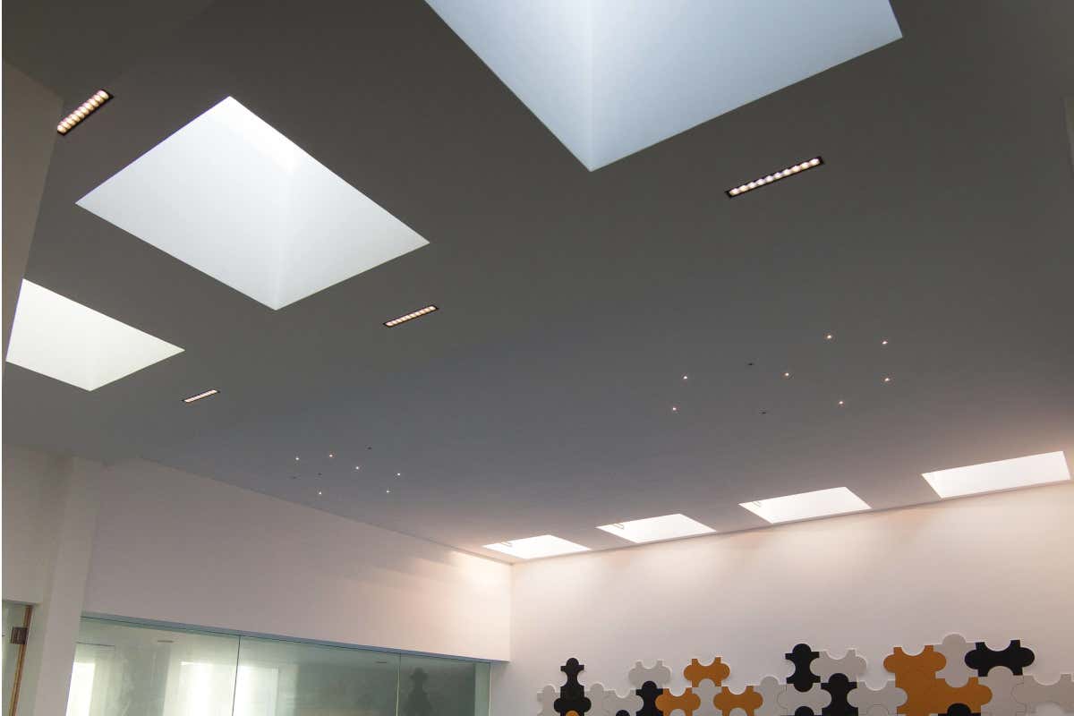 Camere d’hotel luminose anche agli ultimi piani? Con le finestre da tetto si può Camere d’hotel luminose anche agli ultimi piani? Con le finestre da tetto si può